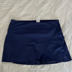 Lululemon size 8 skirt